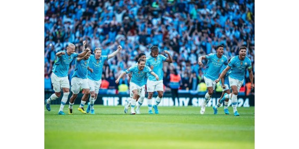 Vuorovesi kääntyy, Manchester City voitti Manchester Unitedin ja voitti Community Shieldin